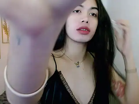 hollyyumiloove online show from November 28, 3:23 pm