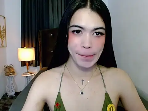 hollyyumiloove online show from December 3, 3:11 pm