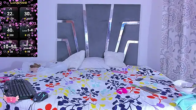 Snapshot of princess_sharon_ chatting on November 24, 3:39 am princess sharon online show from November 24, 3:39 am