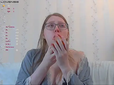 Snapshot of LustfulSarah chatting on March 12, 3:24 am LustfulSarah online show from March 12, 3:24 am