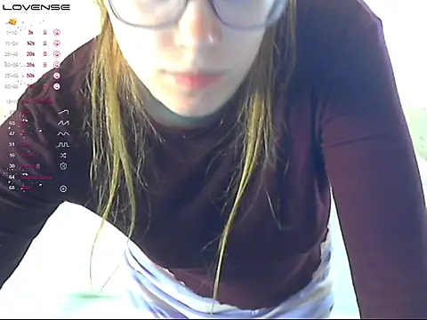 LustfulSarah online show from June 15, 3:01 pm