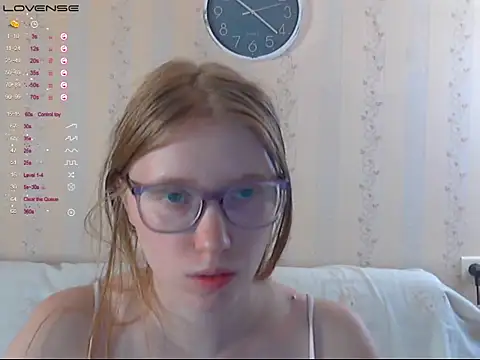 Snapshot of LustfulSarah chatting on October 4, 7:26 pm LustfulSarah online show from October 4, 7:26 pm