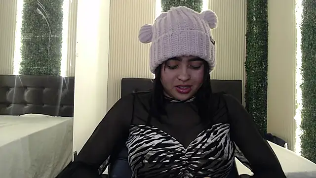 Snapshot of mia_violet8 chatting on November 27, 12:22 am mia violet8 online show from November 27, 12:22 am