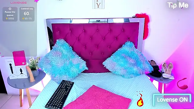 Samantha  F W online show from February 13, 9:48 pm