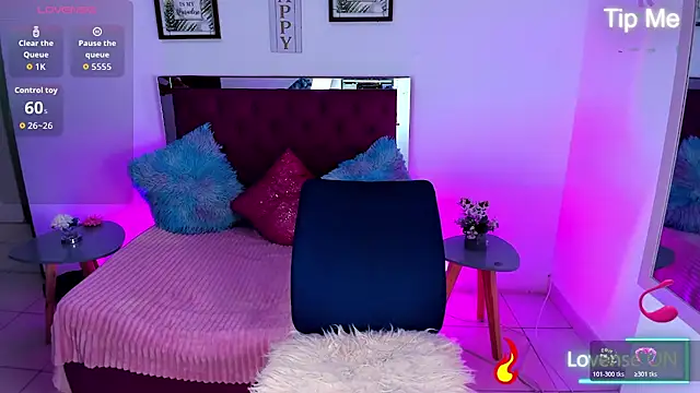 Samantha  F W online show from February 24, 9:59 pm