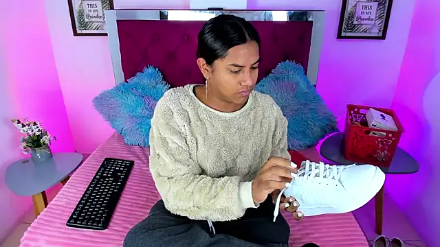 Snapshot of Samantha__F_W chatting on January 7, 6:13 pm Samantha F W online show from January 7, 6:13 pm