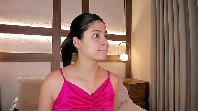 SarhaVega online show from April 4, 12:45 pm