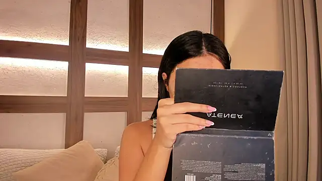 SarhaVega online show from April 13, 1:26 pm