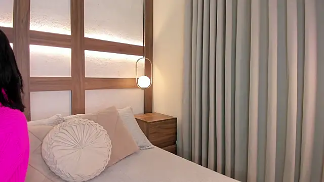 SarhaVega online show from April 5, 2:02 pm