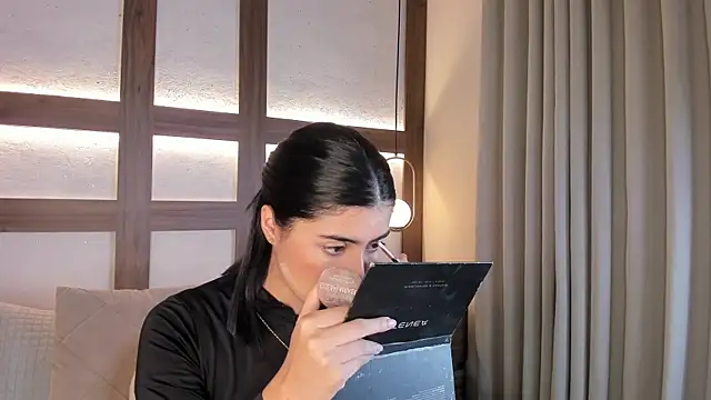 SarhaVega online show from March 30, 1:12 pm