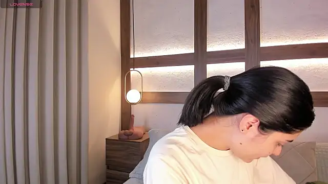 SarhaVega online show from January 9, 1:18 pm