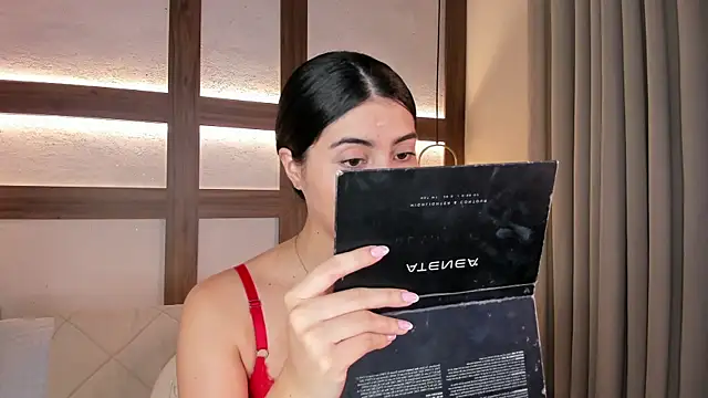 SarhaVega online show from March 31, 1:24 pm