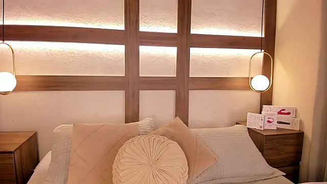 SarhaVega online show from April 9, 1:06 pm