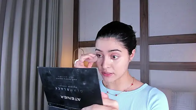 SarhaVega online show from December 22, 1:22 pm