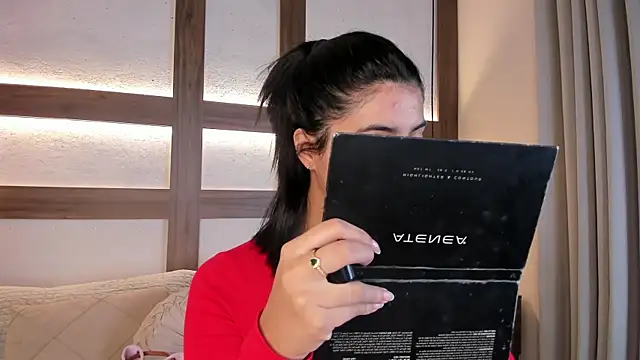 SarhaVega online show from April 10, 1:29 pm