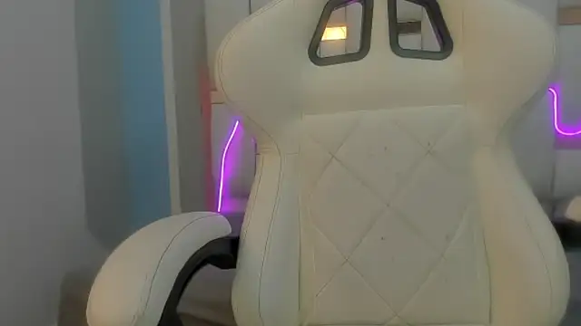 mask red girl online show from February 4, 7:53 pm