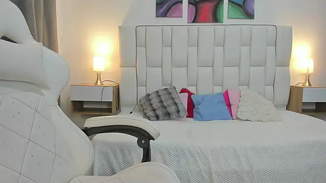 mask red girl online show from March 20, 1:01 pm