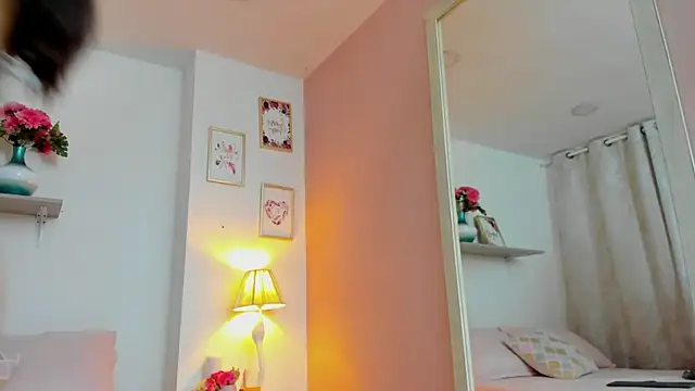 LauraRaider online show from November 24, 8:53 pm