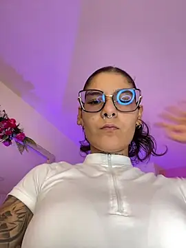LauraRaider online show from June 21, 12:38 am