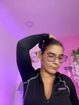LauraRaider online show from July 12, 12:33 am