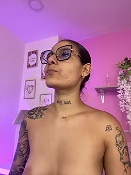 LauraRaider online show from June 26, 9:42 pm