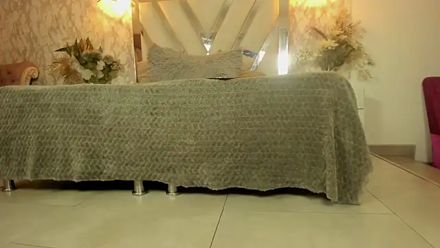 Snapshot of Mysterius_Woman chatting on May 25, 12:04 pm Mysterius Woman online show from May 25, 12:04 pm
