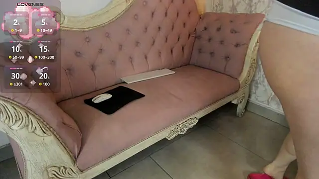 Snapshot of Mysterius_Woman chatting on June 18, 10:53 am Mysterius Woman online show from June 18, 10:53 am
