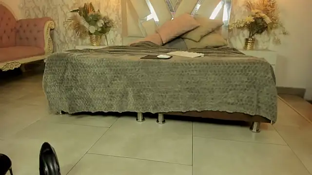 Snapshot of Mysterius_Woman chatting on April 29, 11:14 am Mysterius Woman online show from April 29, 11:14 am