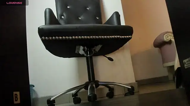 Snapshot of Mysterius_Woman chatting on July 4, 11:27 am Mysterius Woman online show from July 4, 11:27 am
