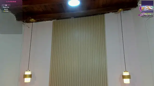 Snapshot of Izelevans chatting on February 28, 1:00 pm Izelevans online show from February 28, 1:00 pm