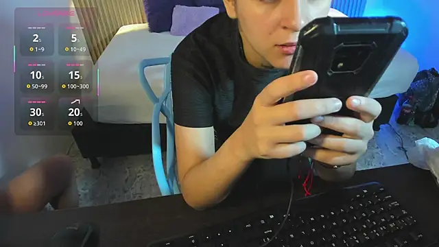 Snapshot of Izelevans chatting on February 5, 12:23 pm Izelevans online show from February 5, 12:23 pm