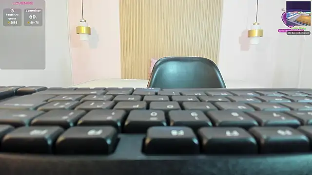 Snapshot of Izelevans chatting on February 23, 12:06 pm Izelevans online show from February 23, 12:06 pm