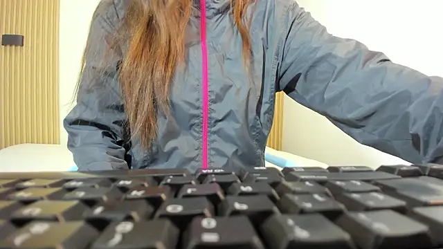 Snapshot of Izelevans chatting on February 7, 11:18 am Izelevans online show from February 7, 11:18 am