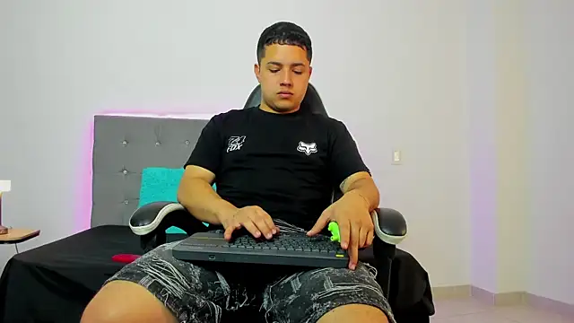 bry hill online show from December 3, 1:21 pm