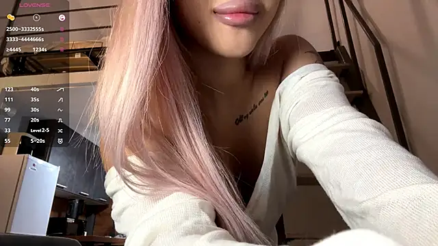 Snapshot of EIeniVanwart chatting on February 7, 4:59 pm EIeniVanwart online show from February 7, 4:59 pm