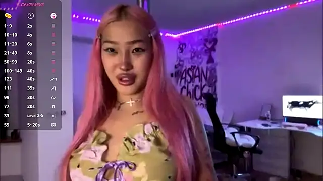 Snapshot of EIeniVanwart chatting on February 26, 5:35 pm EIeniVanwart online show from February 26, 5:35 pm