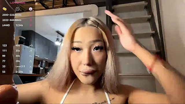 Snapshot of EIeniVanwart chatting on February 5, 3:52 pm EIeniVanwart online show from February 5, 3:52 pm