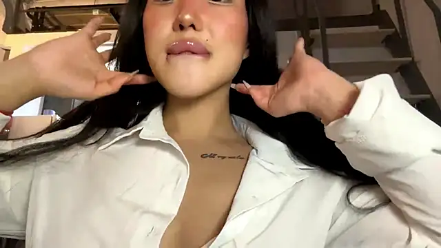 Snapshot of EIeniVanwart chatting on December 1, 6:20 pm EIeniVanwart online show from December 1, 6:20 pm