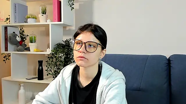 ShanaHearns online show from November 29, 7:30 am