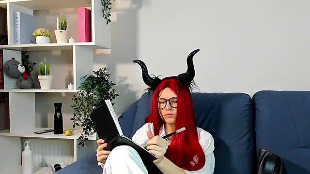 ShanaHearns online show from December 1, 8:37 am