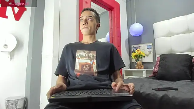 Tommy444  online show from November 24, 2:06 pm