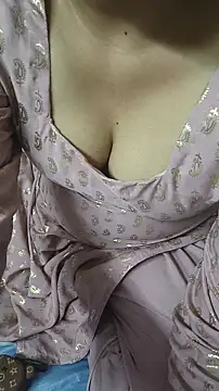 SameeraReddy19 online show from April 20, 1:24 pm