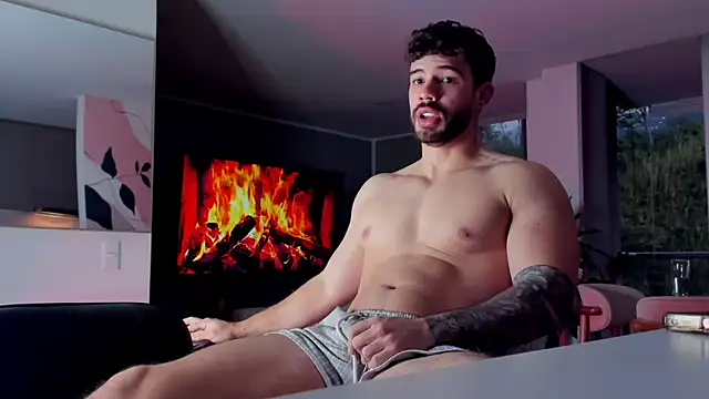 Valenthino Salvatore online show from February 16, 11:13 pm