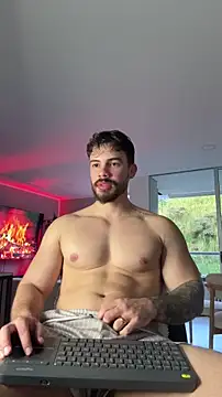 Valenthino Salvatore online show from May 5, 10:46 pm