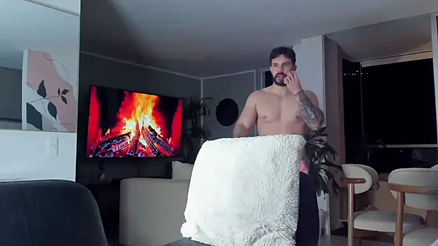 Valenthino Salvatore online show from March 23, 3:50 am