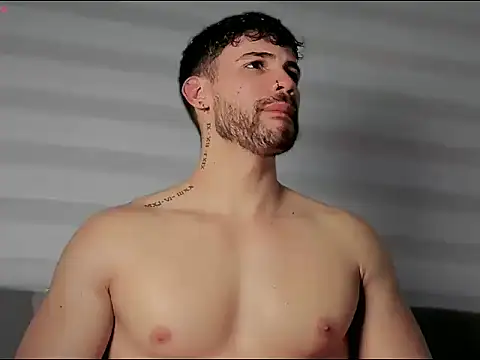 Valenthino Salvatore online show from November 25, 4:35 am