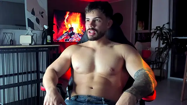 Snapshot of Valenthino_Salvatore chatting on June 11, 11:46 pm Valenthino Salvatore online show from June 11, 11:46 pm