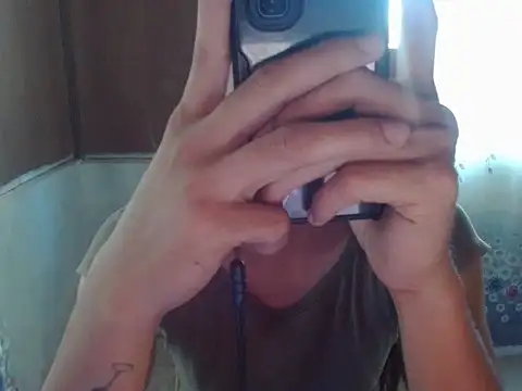 lovelycarla32 online show from March 25, 2:33 am