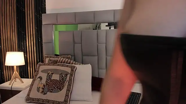 Snapshot of amaia_santini chatting on June 25, 7:19 pm amaia santini online show from June 25, 7:19 pm