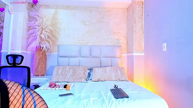 BritneyCortz  online show from February 3, 10:04 pm